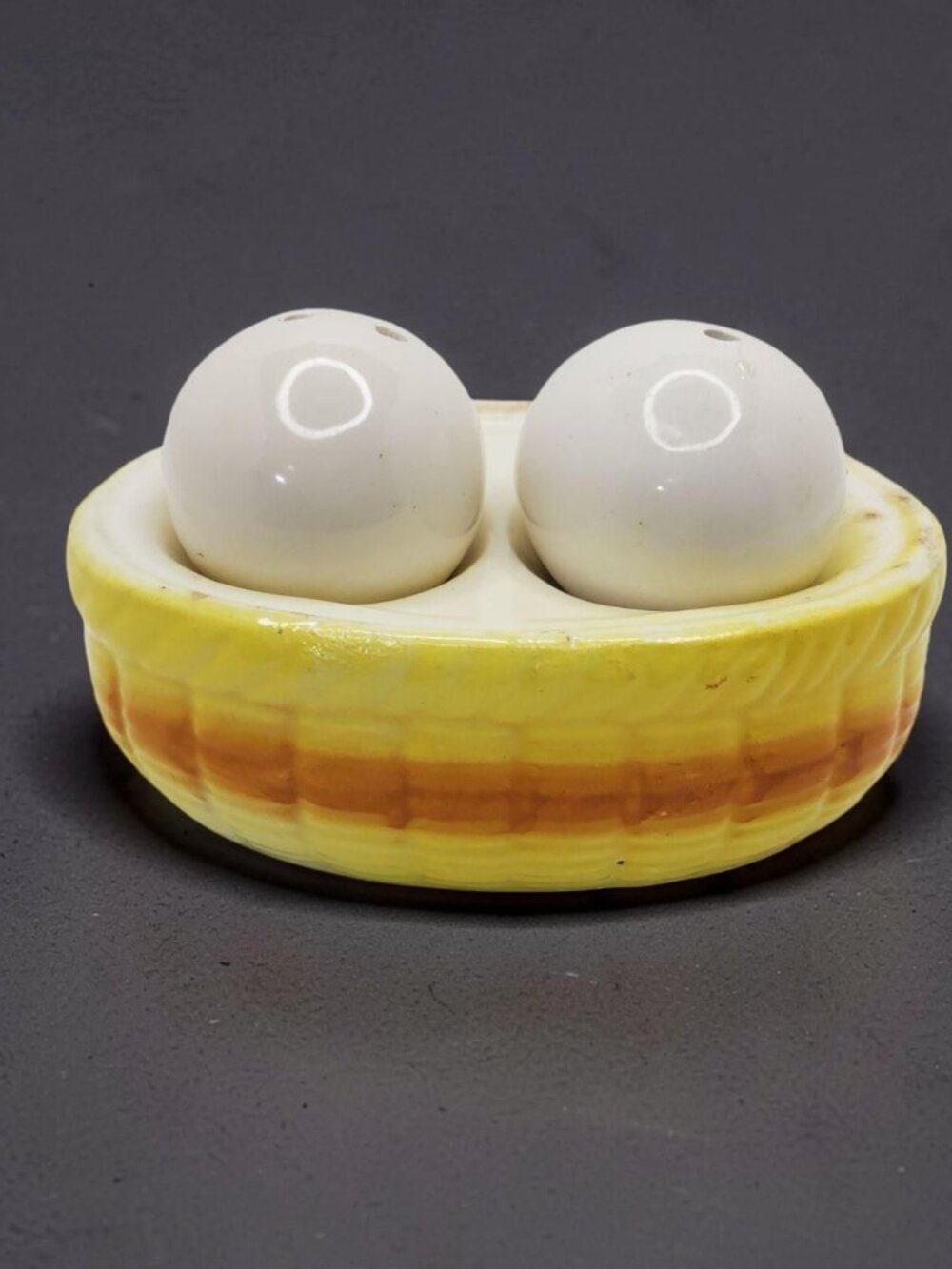 vintage 1970s nesting eggs porcelain salt & pepper shakers.